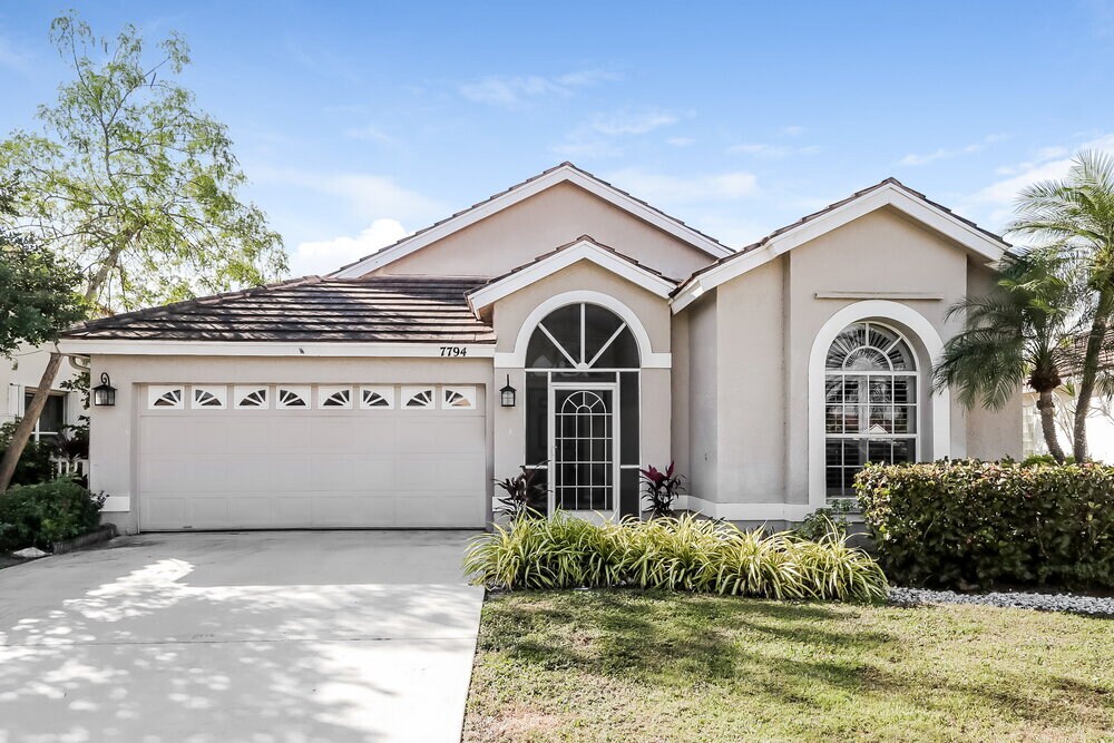 7794 Hoffy Cir in Lake Worth, FL - Building Photo