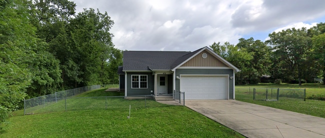 property at 470 N 1st St
