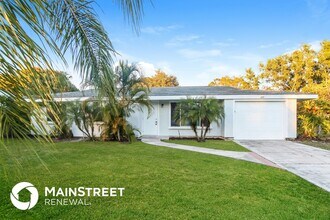 229 SW Kentwood Rd in Port St. Lucie, FL - Building Photo - Building Photo