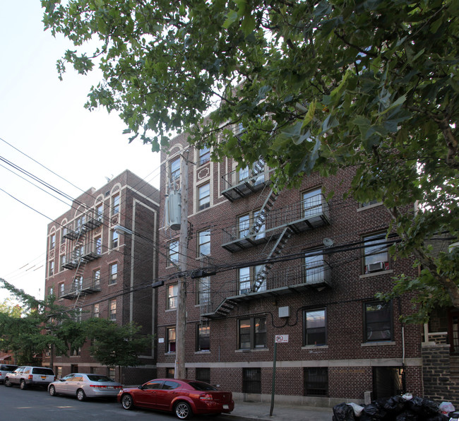 2556 Colden Ave in Bronx, NY - Building Photo - Building Photo