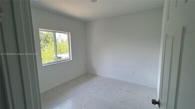 2755 NW 57th St in Miami, FL - Building Photo - Building Photo
