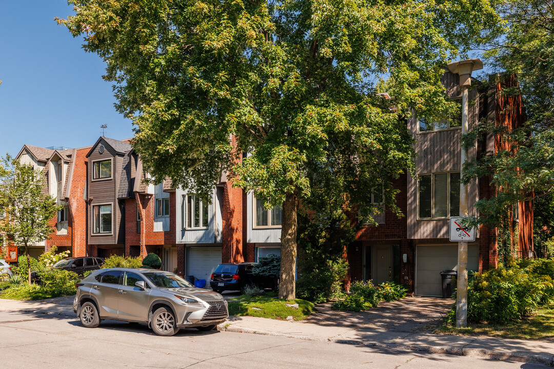 591 Chatham Rue in Montréal, QC - Building Photo