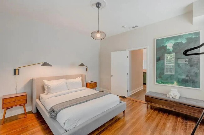 property at 1704 S Akard St
