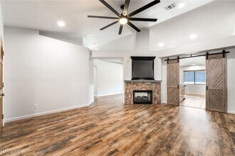 325 Waterwheel Falls Dr in Henderson, NV - Building Photo - Building Photo