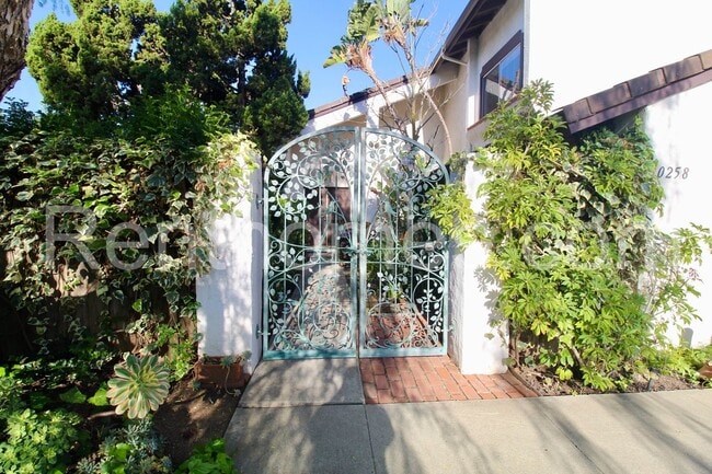10258 Grayfox Dr in San Diego, CA - Building Photo - Building Photo