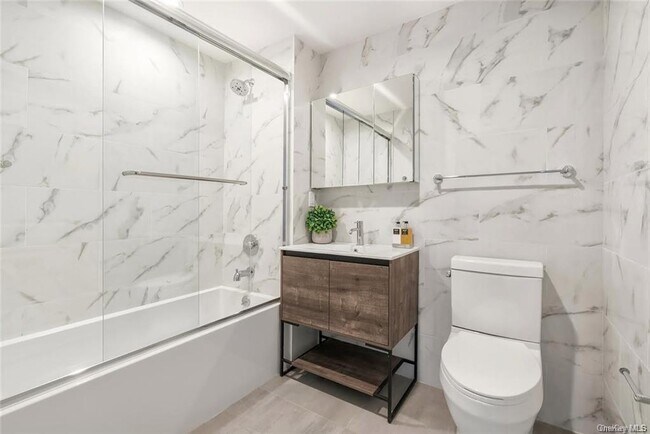 3436 Kingsbridge Ave-Unit -4G in Bronx, NY - Building Photo - Building Photo