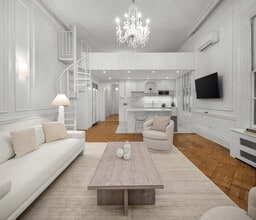 3 E 9th St in New York, NY - Building Photo - Building Photo