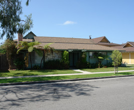 7652 Volga Dr in Huntington Beach, CA - Building Photo - Building Photo