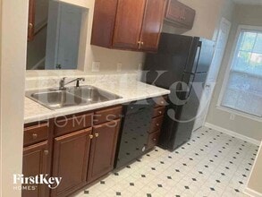 1104 Wesson Ct, Unit 302 in High Point, NC - Foto de edificio - Building Photo