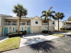 225 Sun Vista Ct S in Treasure Island, FL - Building Photo