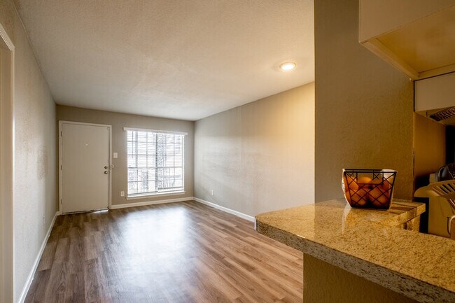 8700 Broadway in Houston, TX - Building Photo - Building Photo