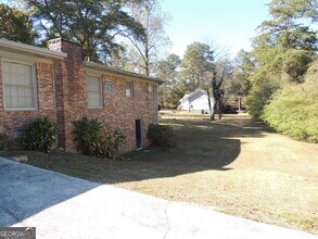 2590 Lake Capri Rd NW in Conyers, GA - Building Photo - Building Photo