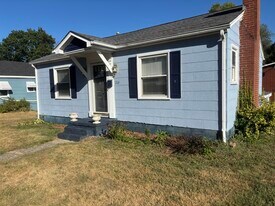 210 Boston Dr in Versailles, KY - Building Photo