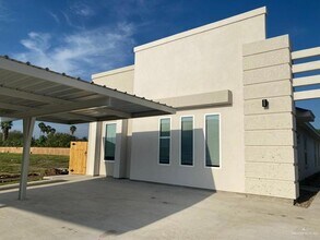 3813 Bella Costa Dr, Unit 3 in Weslaco, TX - Building Photo - Building Photo