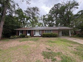 2018 Sheridan Rd in Tallahassee, FL - Building Photo