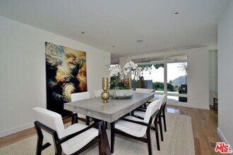 2439 Carman Crest Dr in Los Angeles, CA - Building Photo - Building Photo