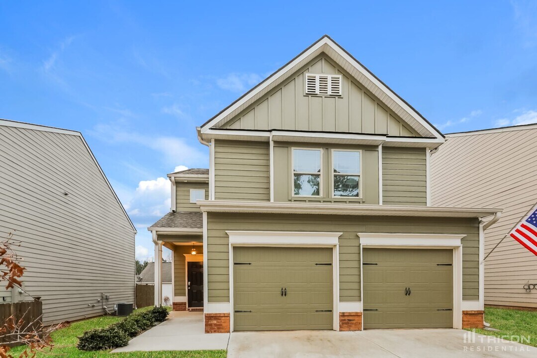 190 Southwind Cir in Newnan, GA - Building Photo