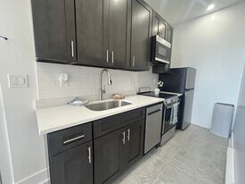 207 Bank St in New London, CT - Building Photo