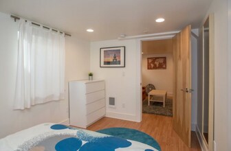 1815 N Simpson St, Unit B in Portland, OR - Foto de edificio - Building Photo