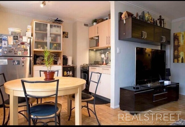 Spacious Studio in Downtown Brooklyn with in Brooklyn, NY - Foto de edificio - Building Photo