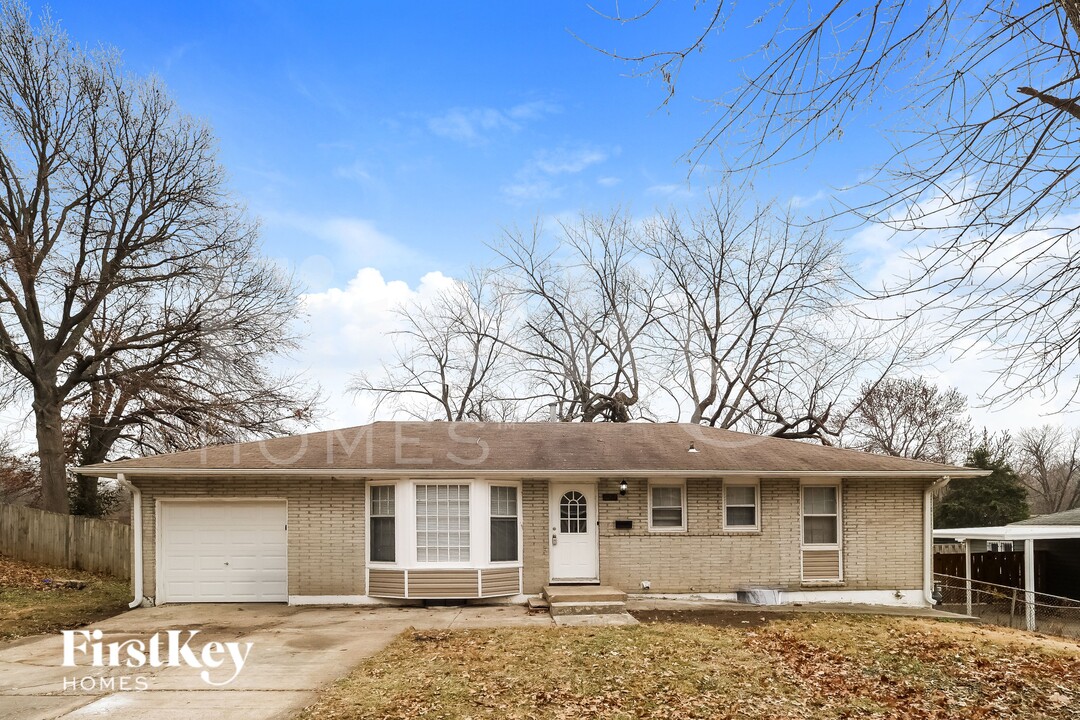 6217 E 95th Terrace in Kansas City, MO - Foto de edificio