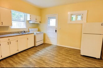 74 Ford Ave, Unit 1 downstairs in Oneonta, NY - Building Photo - Building Photo