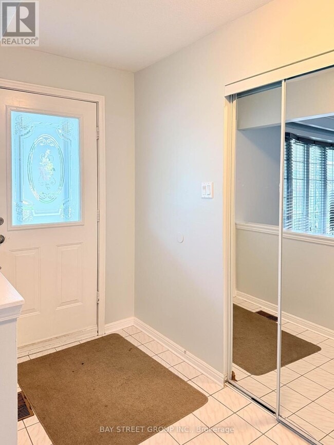 526 Chamberlain Rd in Burlington, ON - Building Photo - Building Photo