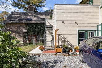 131 W Walnut Ln, Unit 2 in Philadelphia, PA - Building Photo - Building Photo