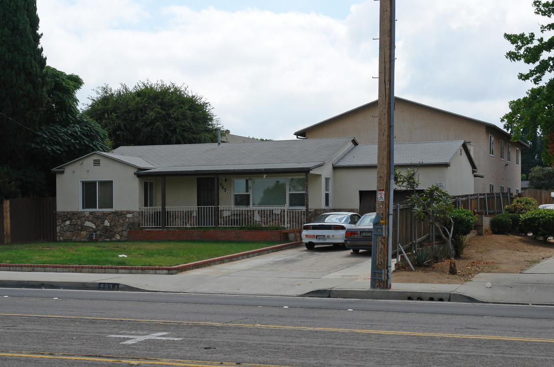 963 E Washington Ave in El Cajon, CA - Building Photo