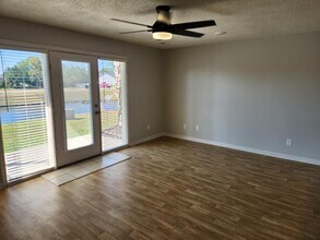 219 Double Eagle Dr in Surfside Beach, SC - Foto de edificio - Building Photo