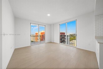 3500 Coral Wy in Miami, FL - Building Photo - Building Photo