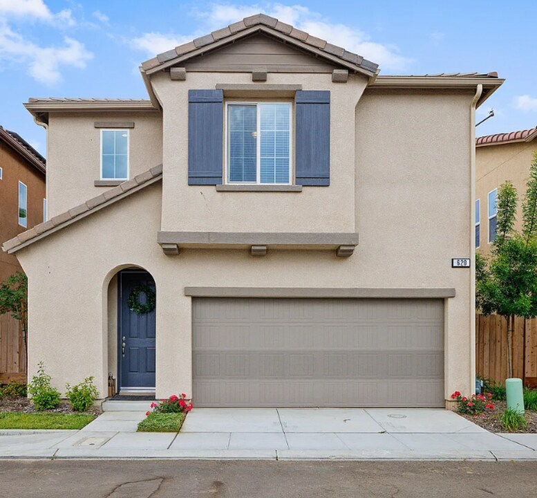 620 N Elise Ln in Fresno, CA - Building Photo