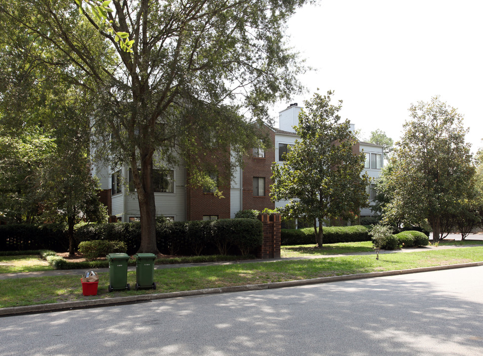 Hawthorne Court in Wilmington, NC - Foto de edificio