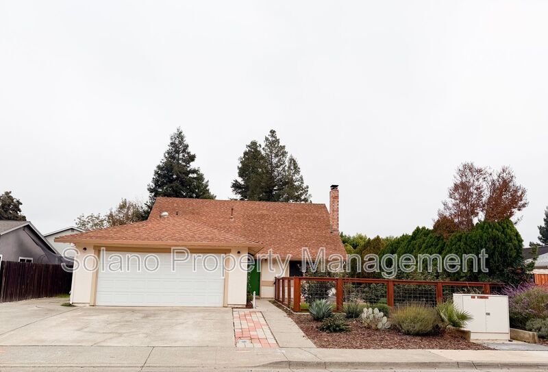 950 Pembroke Way in Dixon, CA - Building Photo