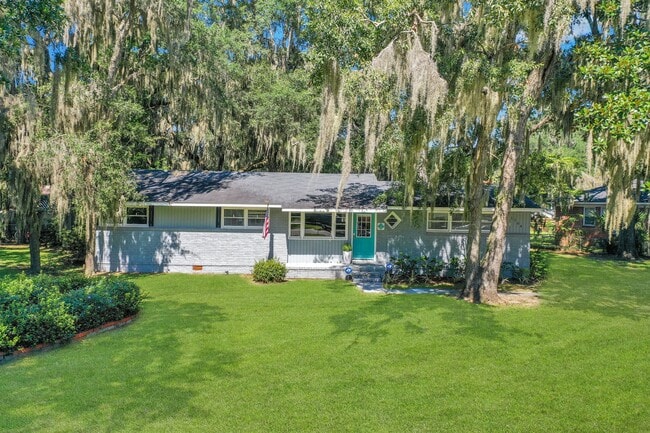 1704 Camellia Rd in Beaufort, SC - Foto de edificio - Building Photo