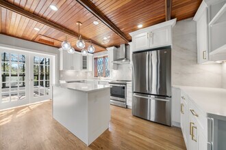 657 Amboy Ave in Edison, NJ - Building Photo - Building Photo