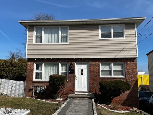 property at 27 Westervelt Ave