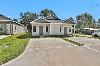 496 Golden St in Willis, TX - Building Photo - Building Photo