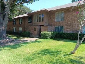 10536 Stone Canyon Rd in Dallas, TX - Building Photo - Building Photo