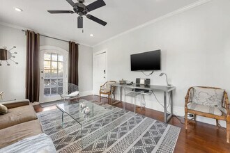 536 Hawthorne Ln in Charlotte, NC - Foto de edificio - Building Photo