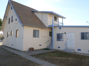 2639 E 55th St in Huntington Park, CA - Foto de edificio - Building Photo