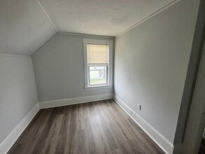 284 Mechanic St, Unit Apt2 in Leominster, MA - Building Photo - Building Photo