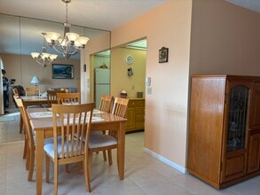 115 Camden E in West Palm Beach, FL - Building Photo - Building Photo