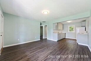 1831 Dayton St in North Charleston, SC - Building Photo