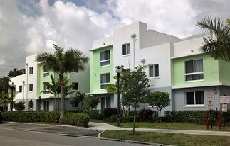 Northwest Gardens V in Fort Lauderdale, FL - Building Photo