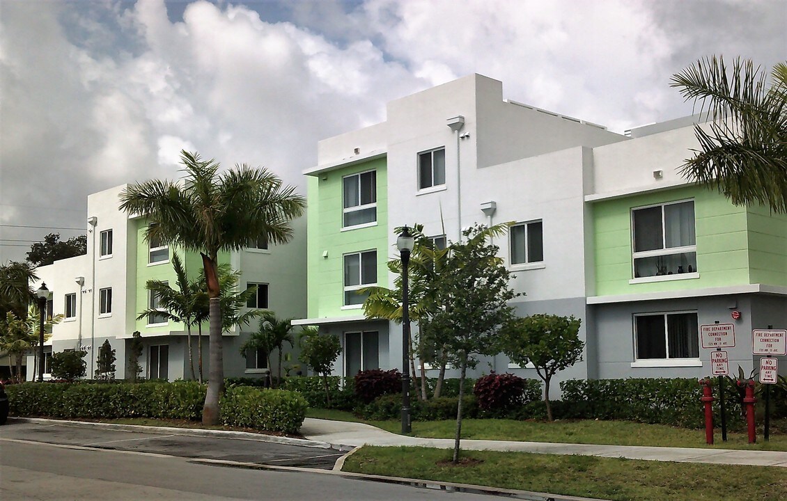 Northwest Gardens V in Fort Lauderdale, FL - Foto de edificio