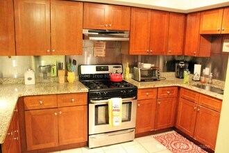 10 Strathmore Rd, Unit B in Brookline, MA - Building Photo - Building Photo