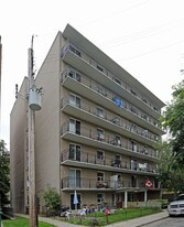 21 Ford St in Hamilton, ON - Building Photo