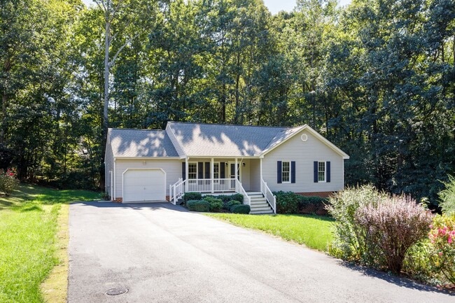 8811 S Boones Trail Rd in Richmond, VA - Building Photo - Building Photo