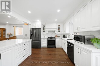 24 Pandora Ct in Richmond Hill, ON - Building Photo - Building Photo